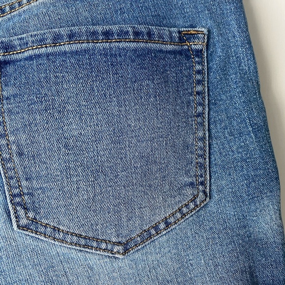 Old Navy Women’s Boyfriend Style Jean Shorts Size 4 - Picture 5 of 6